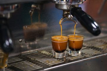 Illustrasi Penggunaan Commercial Espresso Machine